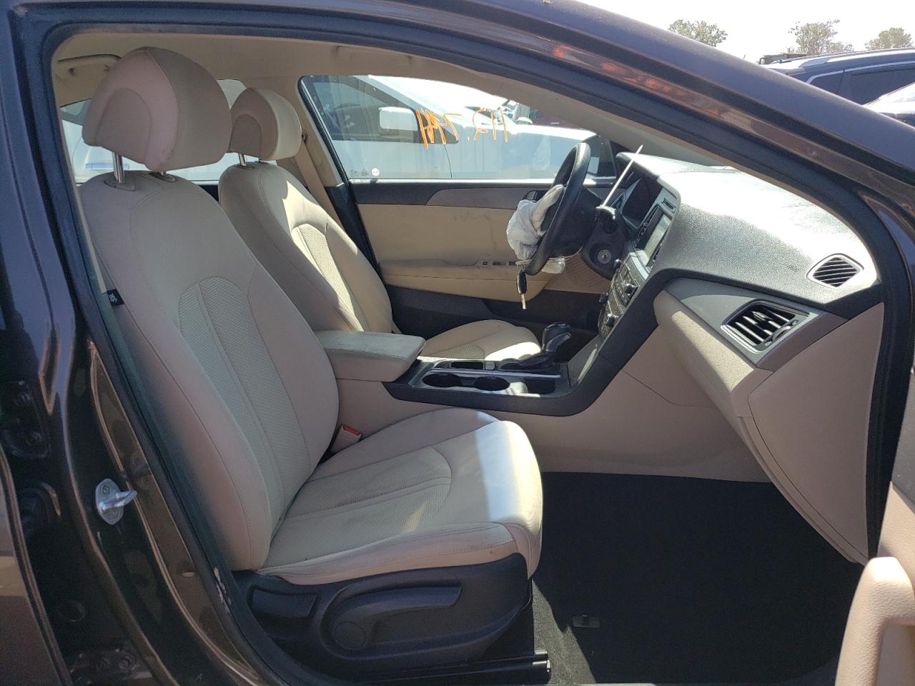Photo 5 from auction – 2016 HYUNDAI SONATA SE with VIN 5NPE24AF3GH268113