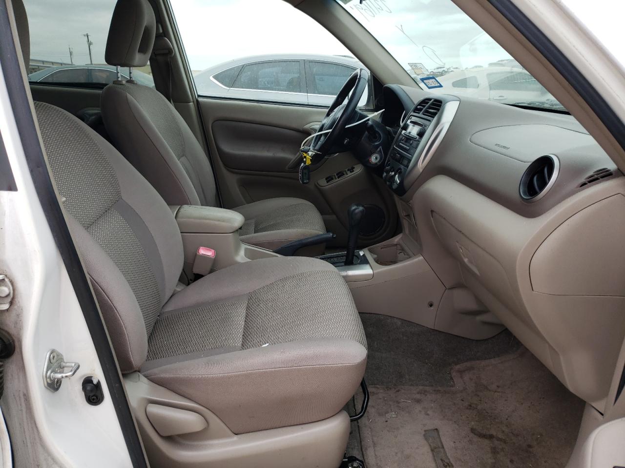Photo 5 from auction – 2005 TOYOTA RAV4 with VIN JTEGD20VX50067654