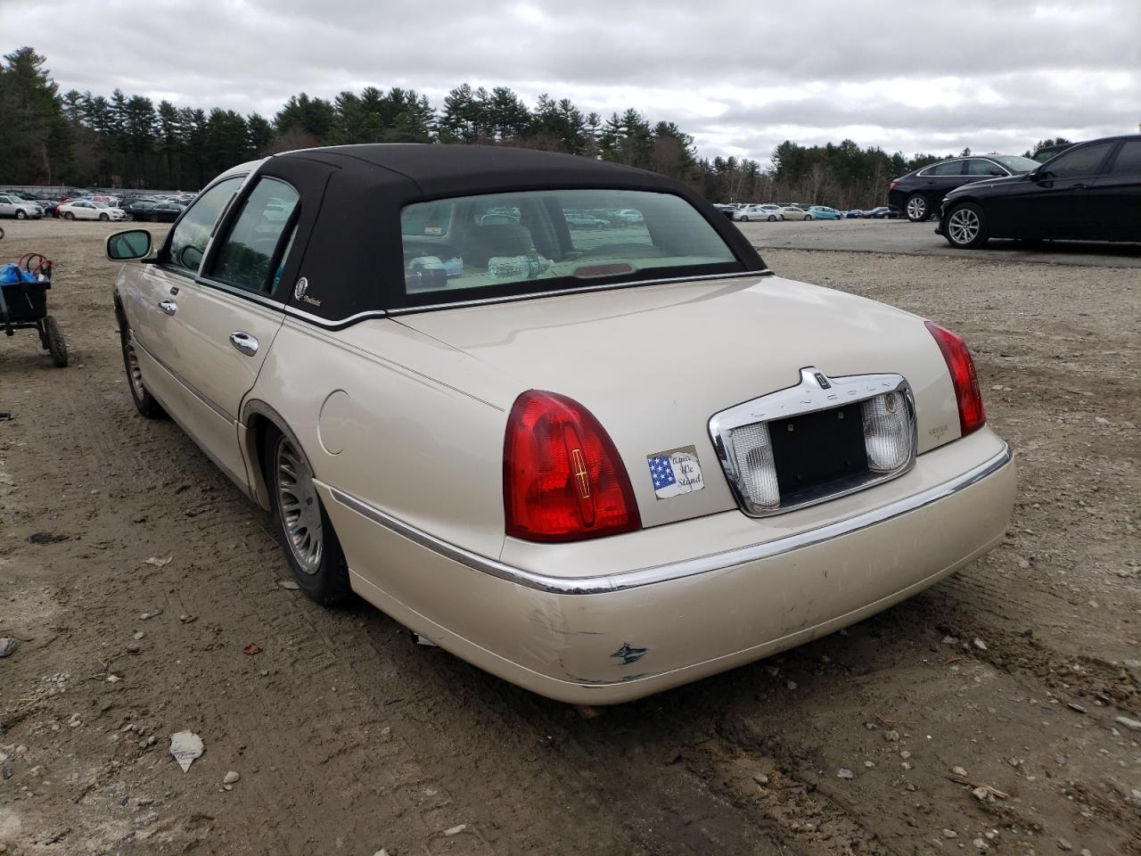 Photo 3 from auction – 2001 LINCOLN TOWN CAR C with VIN 1LNHM83W01Y723030
