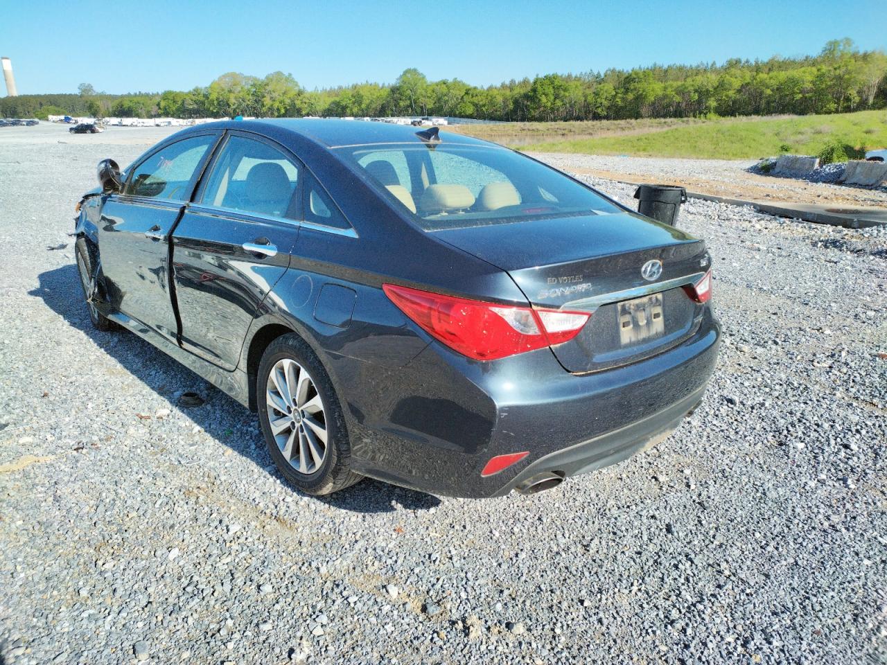 Photo 3 from auction – 2014 HYUNDAI SONATA SE with VIN 5NPEC4AB4EH917652