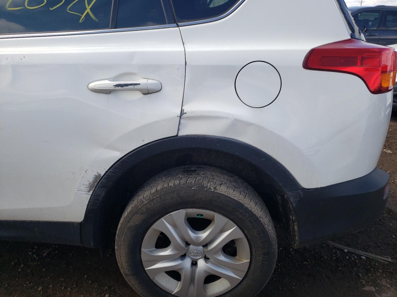 Photo 10 from auction – 2015 TOYOTA RAV4 LE with VIN JTMBFREV2FJ045105