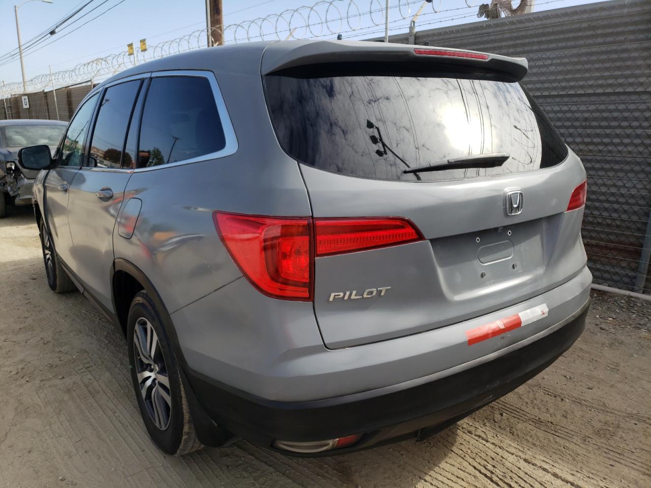 Photo 3 from auction – 2016 HONDA PILOT EXL with VIN 5FNYF5H5XGB003921