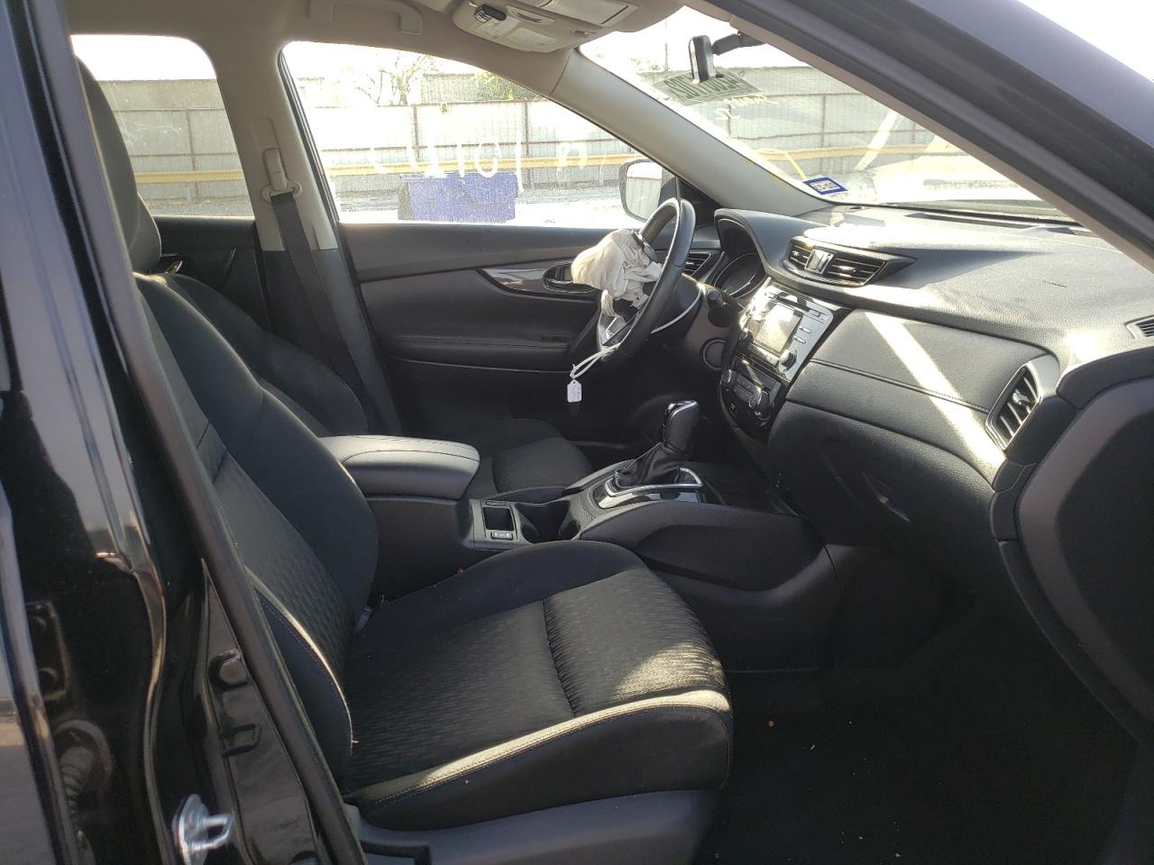 Photo 5 from auction – 2017 NISSAN ROGUE S with VIN KNMAT2MTXHP540129