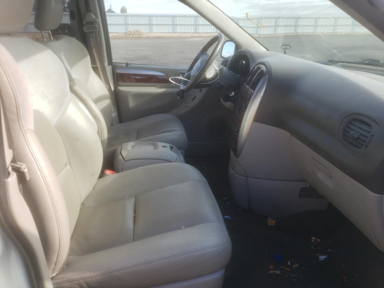 Photo 5 from auction – 2007 CHRYSLER TOWN & COU with VIN 2A4GP64L67R144809