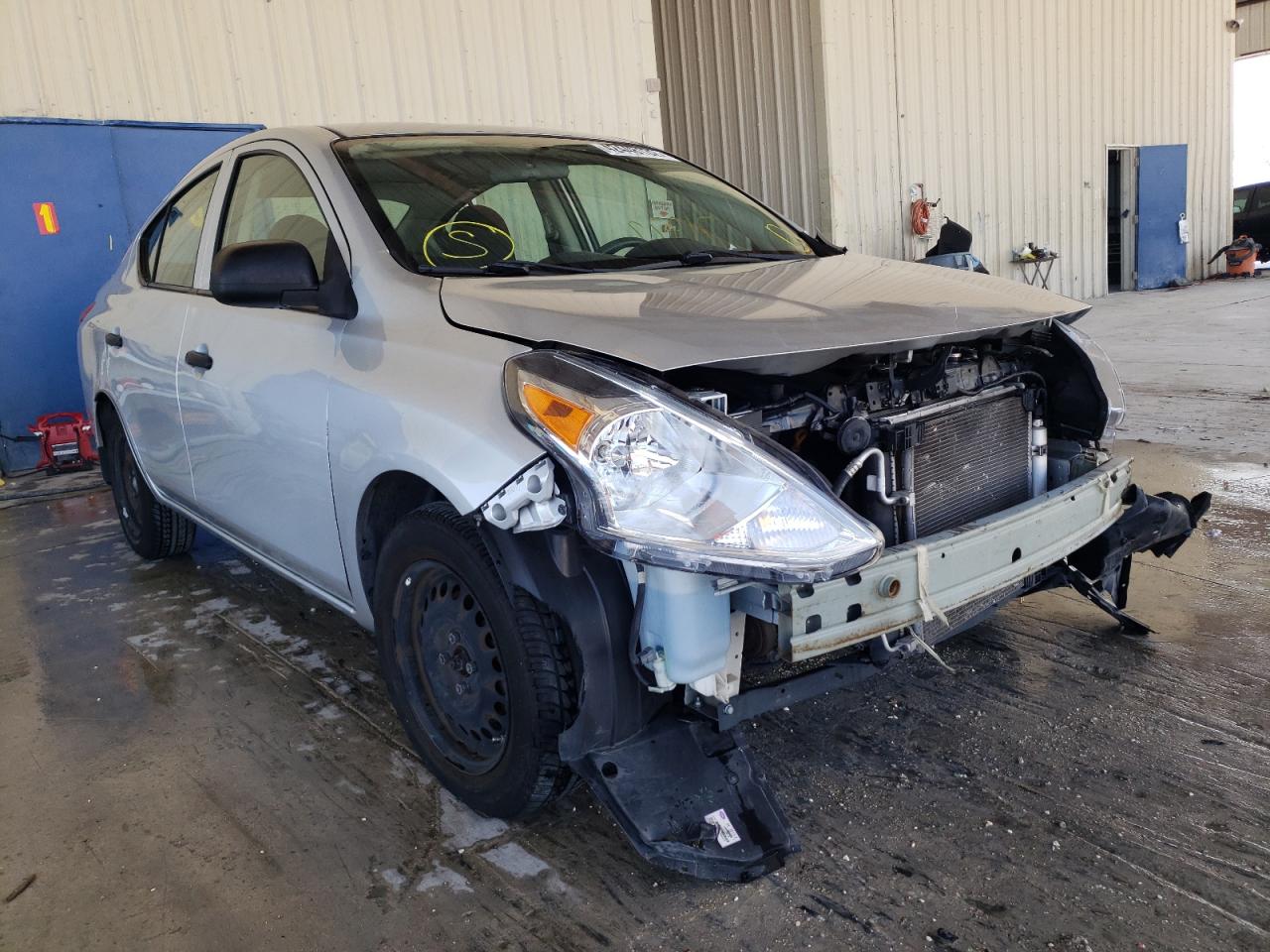 NISSAN VERSA S 2015 with VIN 3N1CN7AP5FL885992 - Photo from auction