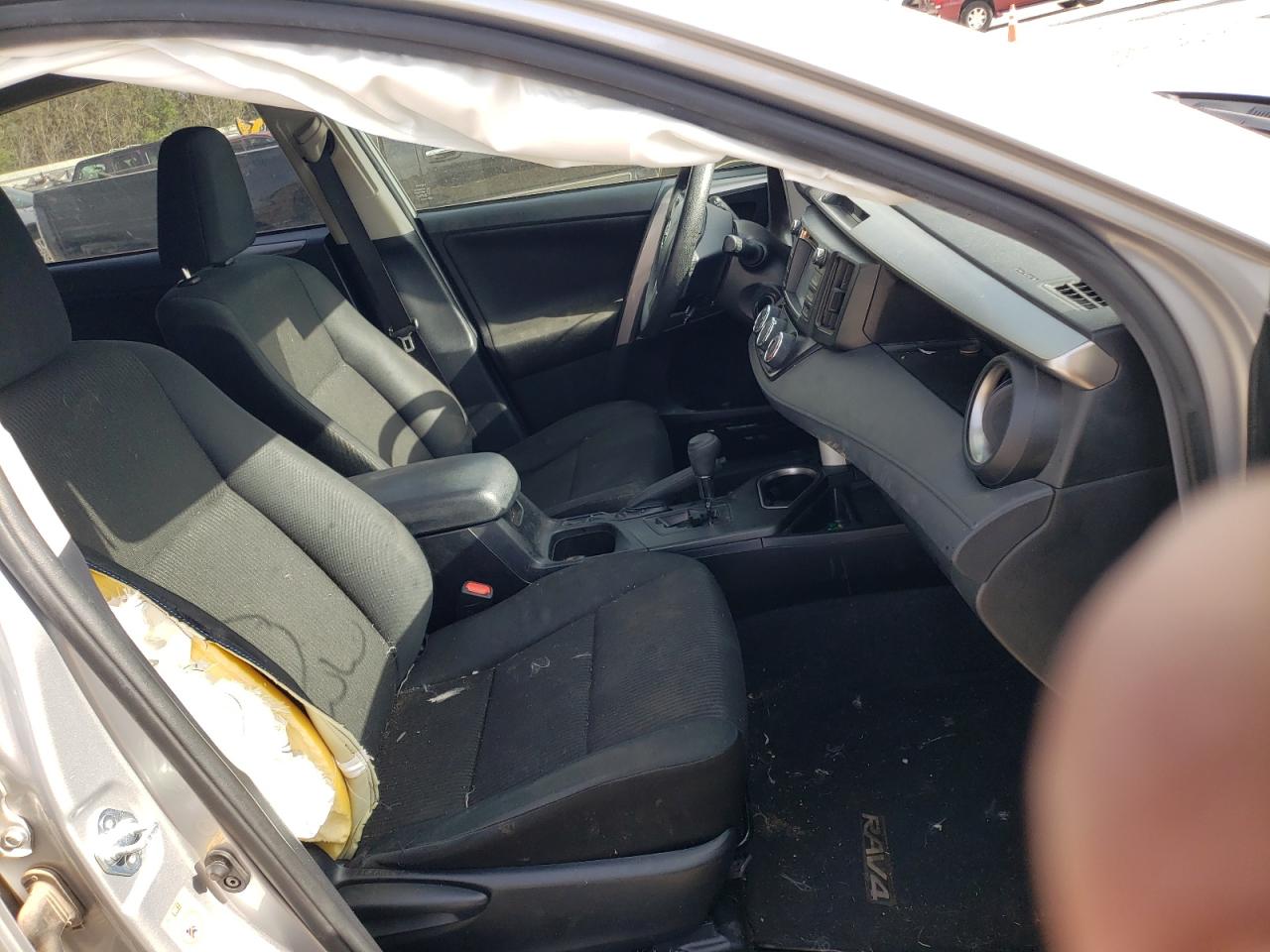 Photo 5 from auction – 2018 TOYOTA RAV4 LE with VIN JTMZFREV5JJ191893