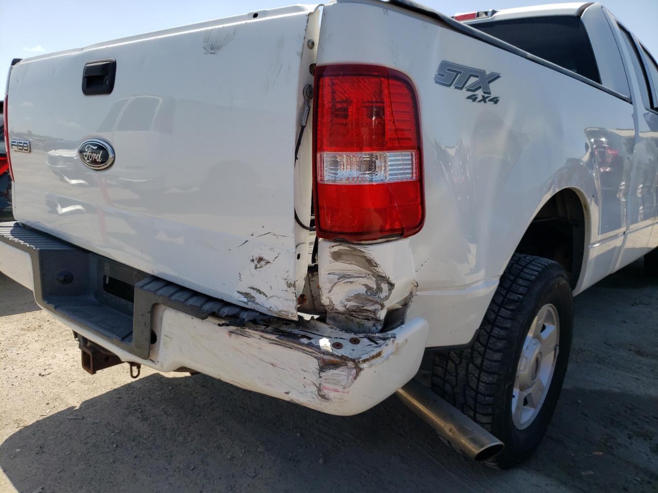 Photo 9 from auction – 2004 FORD F150 with VIN 1FTRX14W94FA35291