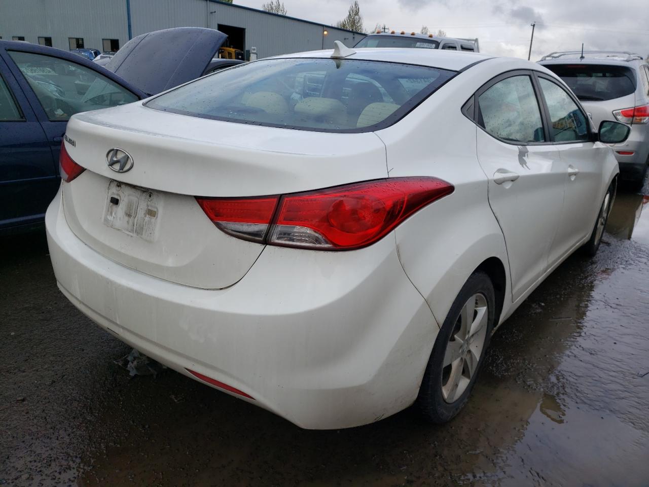 Photo 4 from auction – 2011 HYUNDAI ELANTRA GL with VIN 5NPDH4AE0BH042976