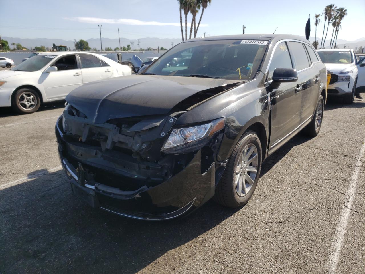 Photo 2 from auction – 2018 LINCOLN MKT with VIN 2LMHJ5NK8JBL01915