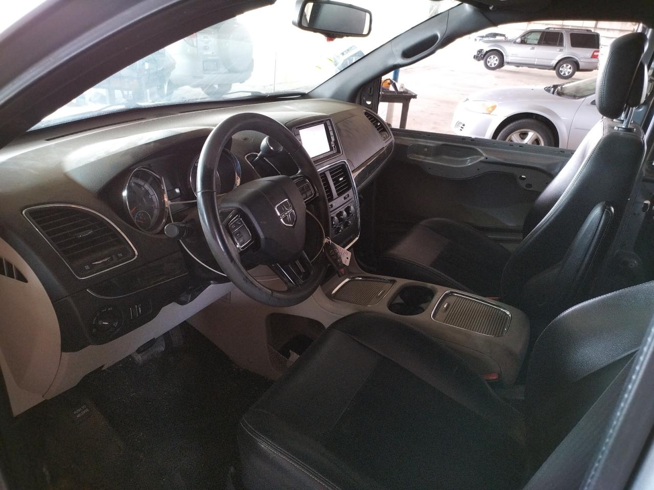 Photo 5 from auction – 2017 DODGE GRAND CARA with VIN 2C4RDGCG2HR673399