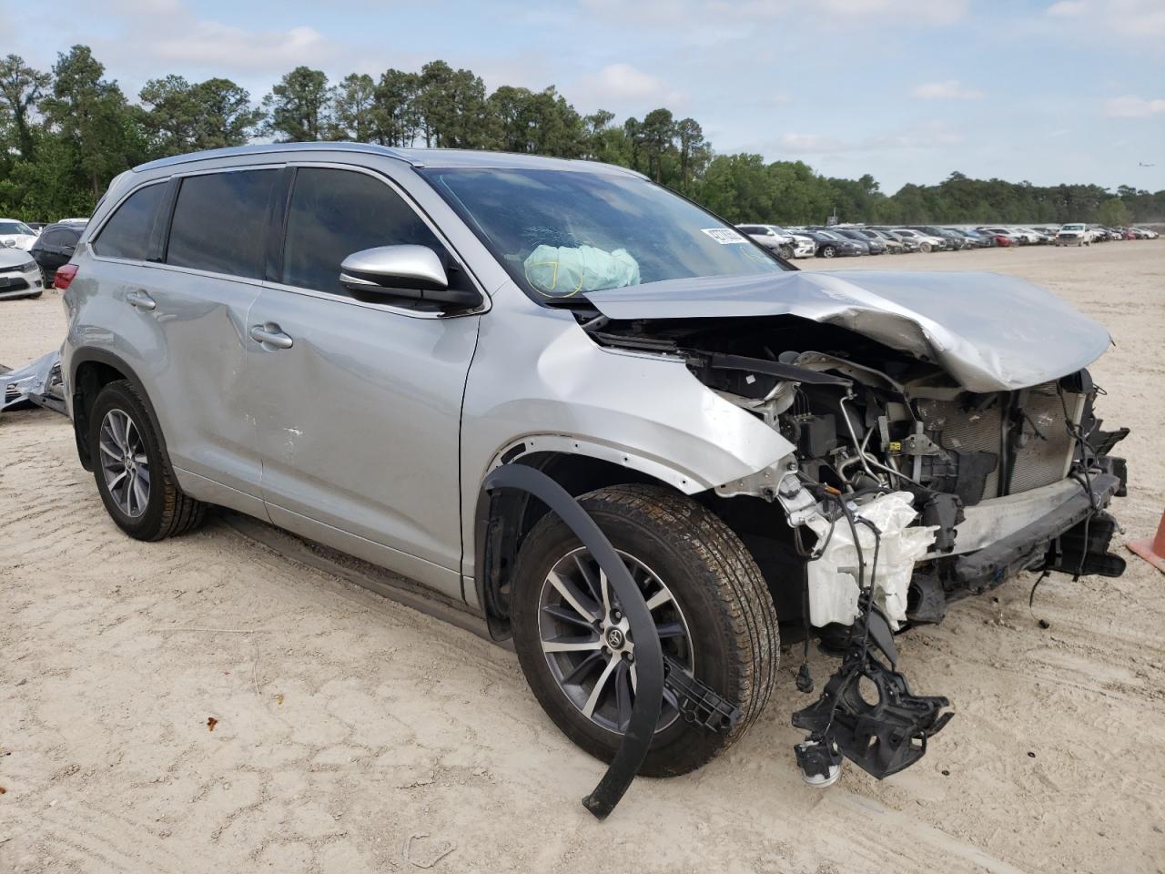 TOYOTA HIGHLANDER 2018 with VIN 5TDJZRFHXJS538425 - Photo from auction