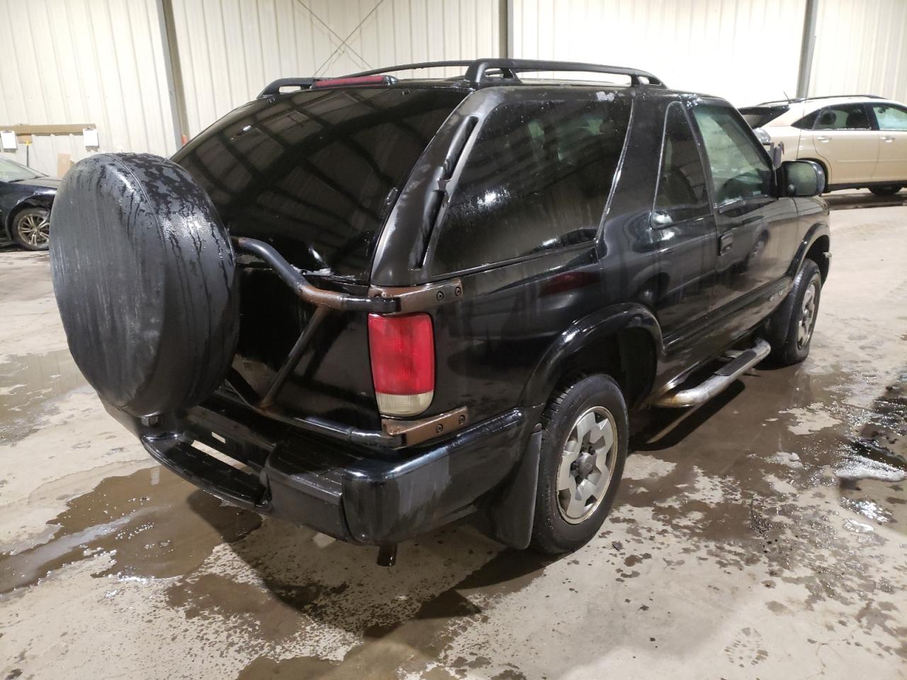 Photo 4 from auction – 2003 CHEVROLET BLAZER with VIN 1GNCT18X33K137123