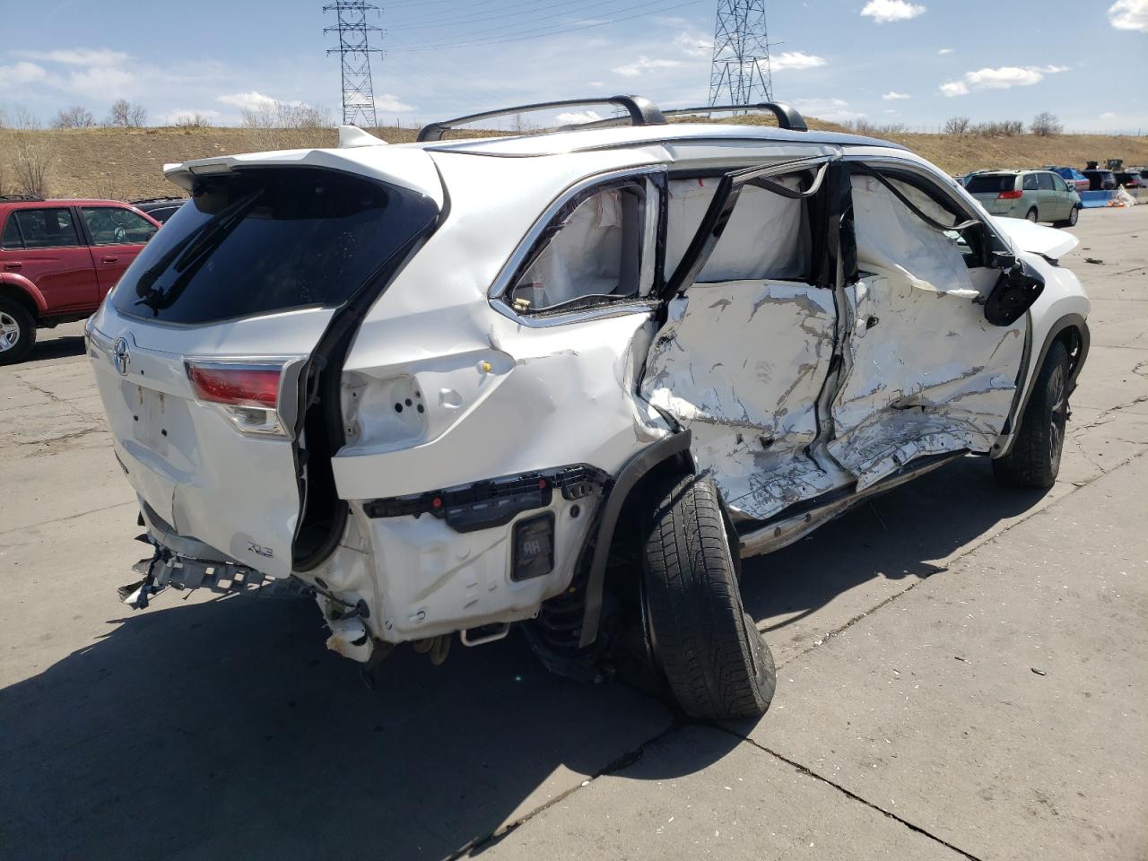 Photo 4 from auction – 2016 TOYOTA HIGHLANDER with VIN 5TDKKRFH4GS143271
