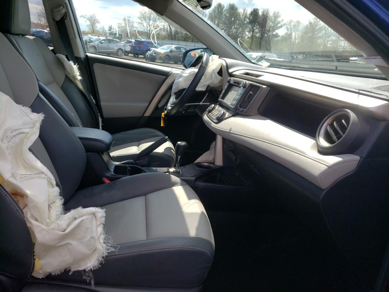 Photo 5 from auction – 2015 TOYOTA RAV4 LIMIT with VIN 2T3DFREV9FW329633