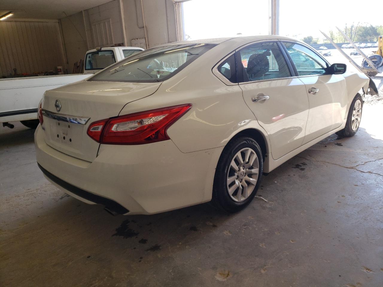 Photo 4 from auction – 2017 NISSAN ALTIMA 2.5 with VIN 1N4AL3AP2HC194393