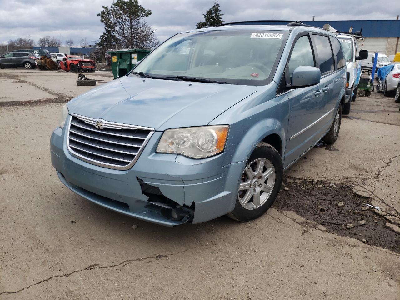 Photo 2 from auction – 2010 CHRYSLER TOWN & COU with VIN 2A4RR5D17AR113510