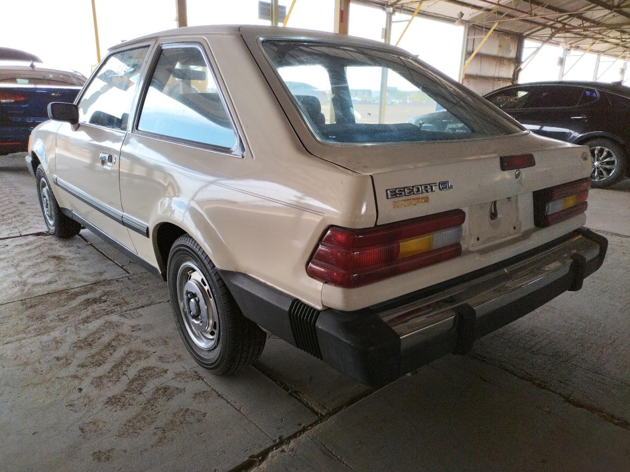 Photo 3 from auction – 1987 FORD ESCORT GL with VIN 1FAPP2199HW233747