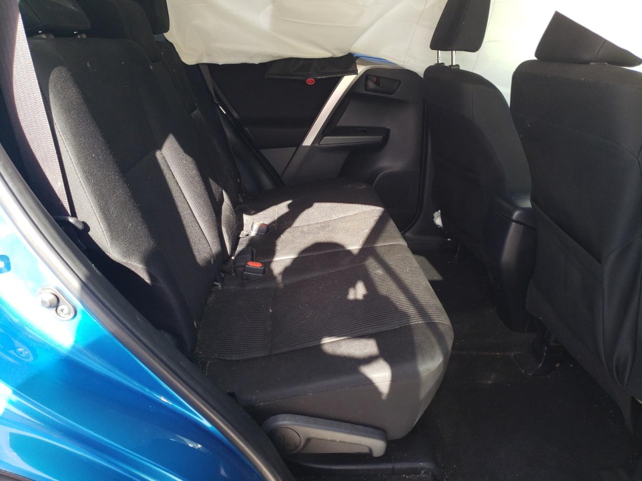 Photo 6 from auction – 2018 TOYOTA RAV4 LE with VIN JTMBFREVXJJ219575