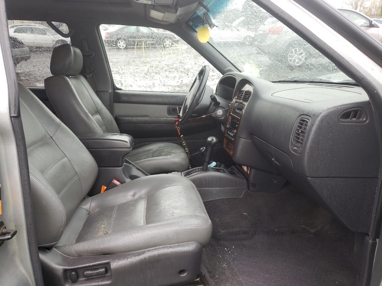 Photo 5 from auction – 2000 NISSAN PATHFINDER with VIN JN8AR07Y8YW446884