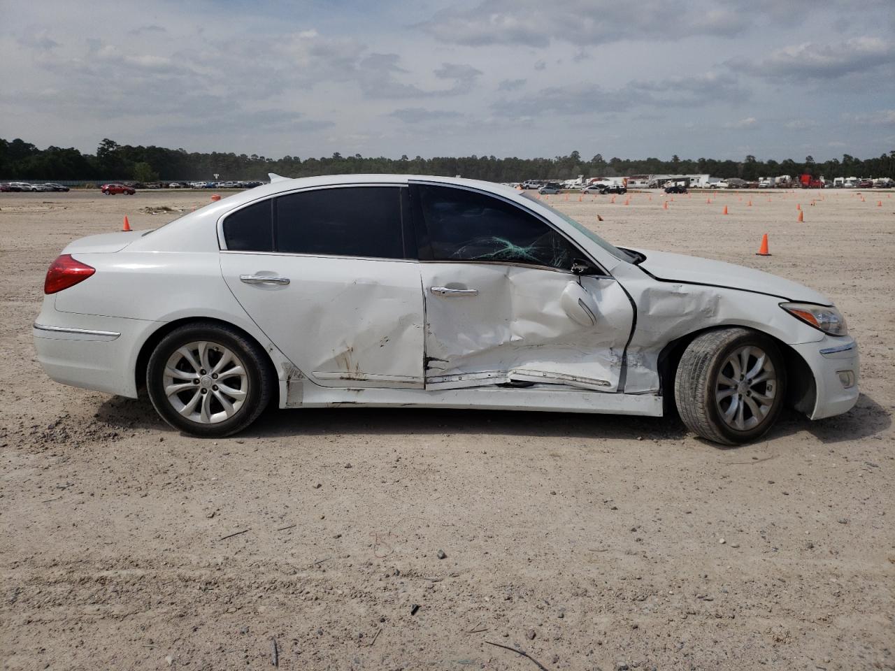 Photo 9 from auction – 2012 HYUNDAI GENESIS 3. with VIN KMHGC4DD3CU180528