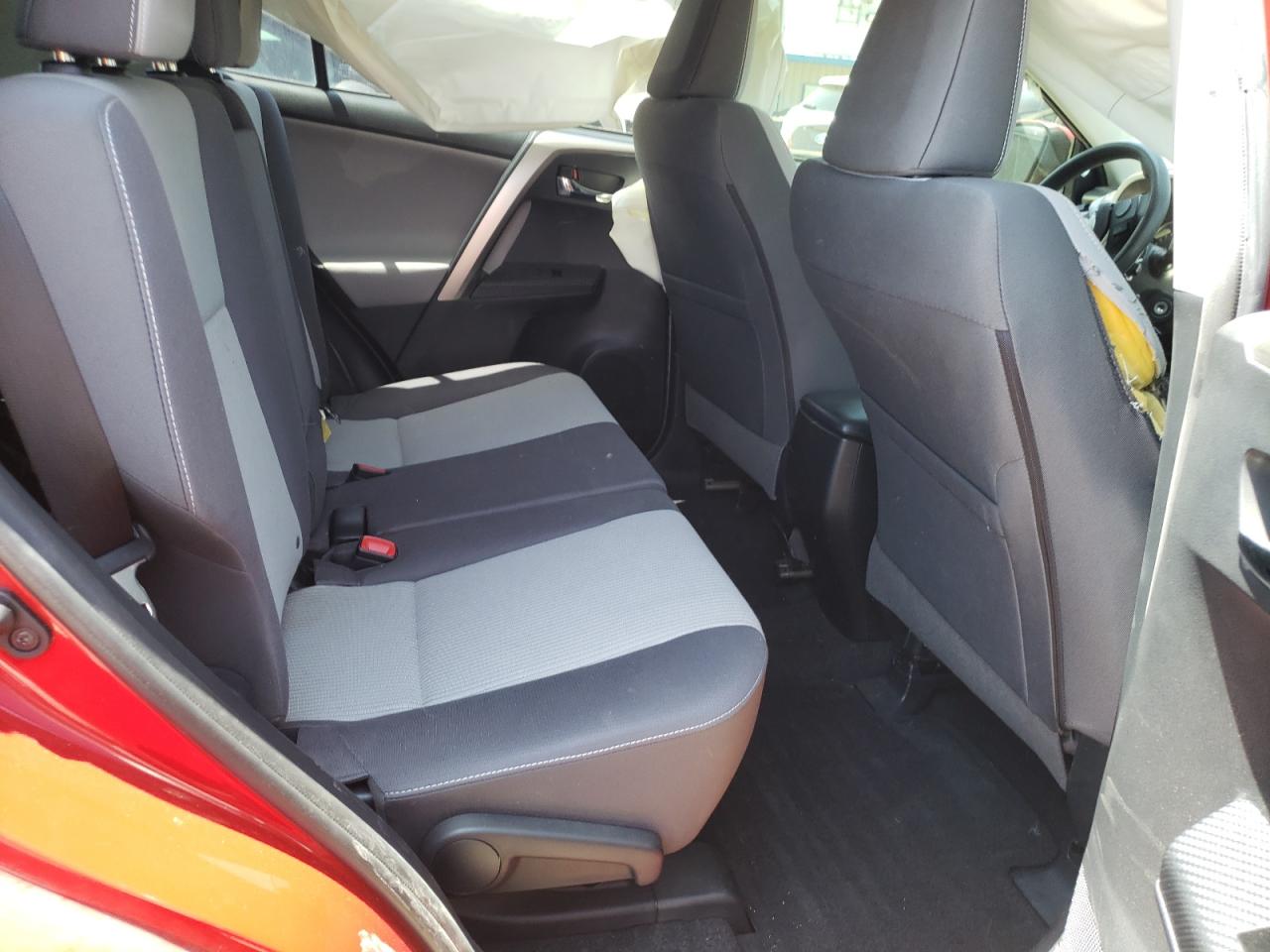 Photo 6 from auction – 2015 TOYOTA RAV4 XLE with VIN JTMWFREV4FD046868