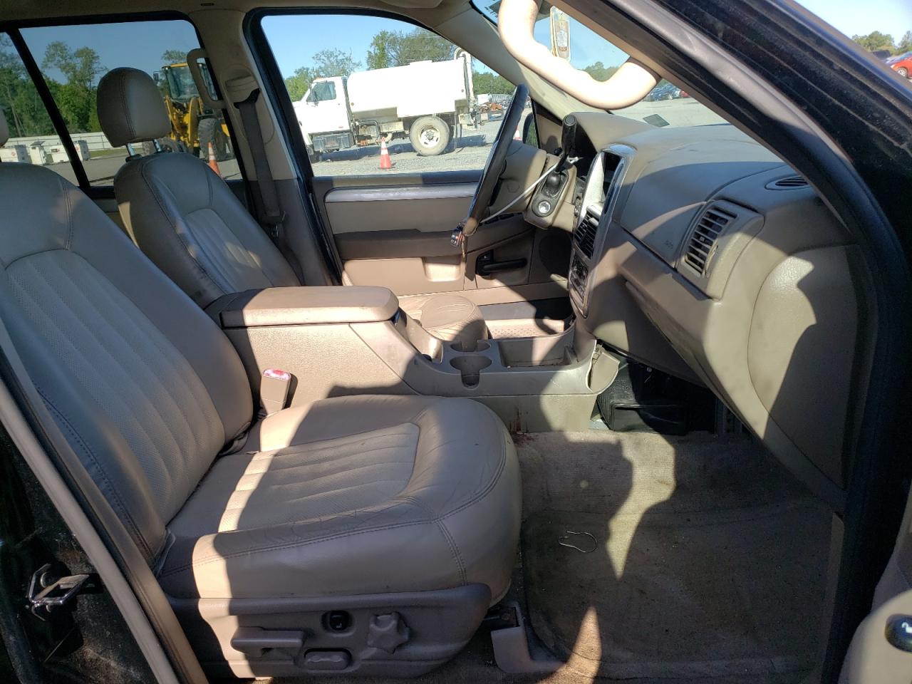 Photo 5 from auction – 2004 MERCURY MOUNTAINEE with VIN 4M2DU86W14ZJ25584