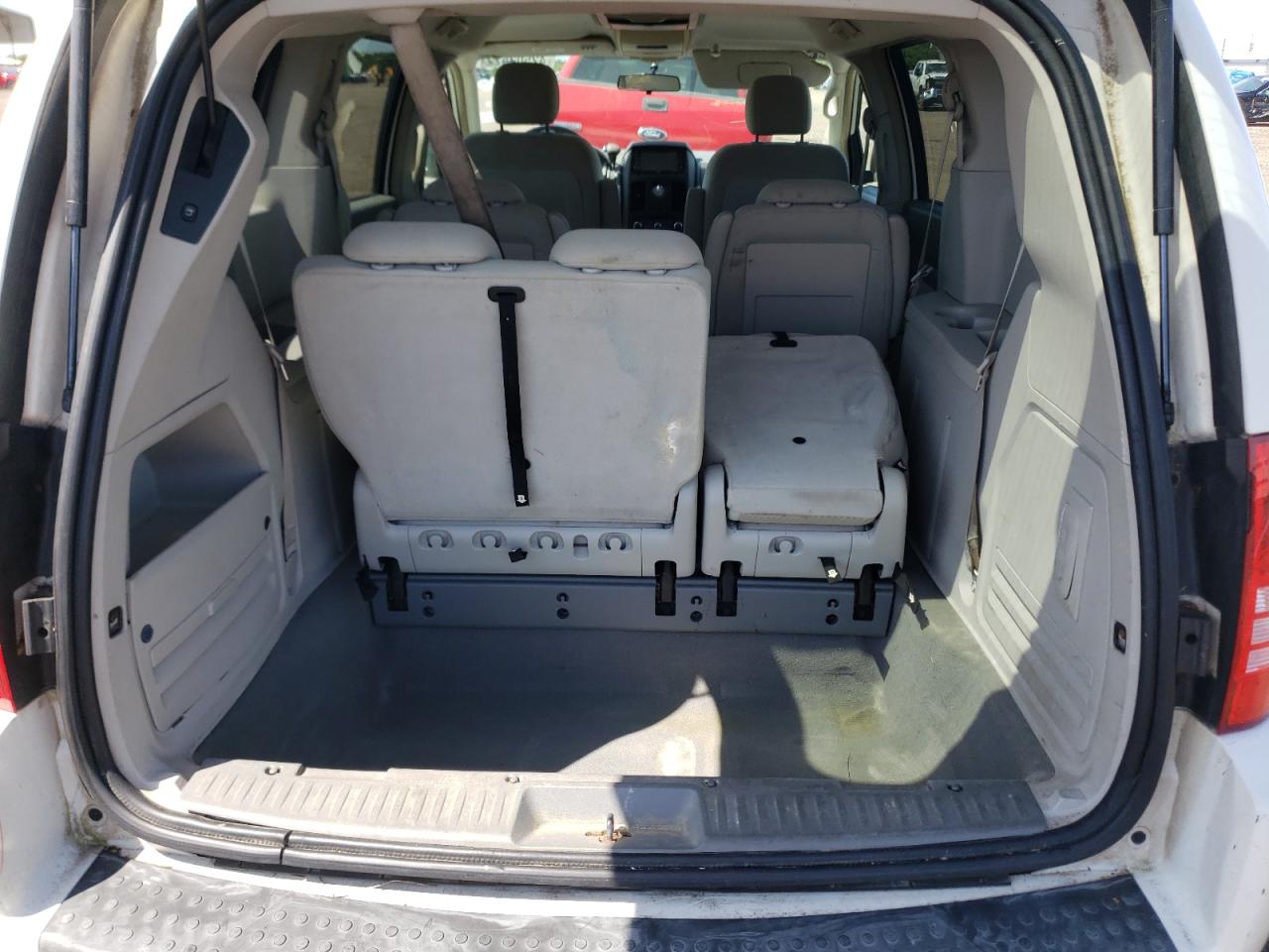 Photo 9 from auction – 2008 CHRYSLER TOWN & COU with VIN 2A8HR54P48R727732