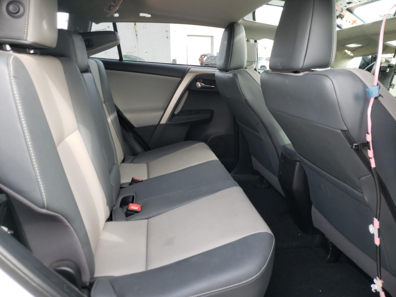 Photo 6 from auction – 2015 TOYOTA RAV4 LIMIT with VIN 2T3DFREV4FW369313