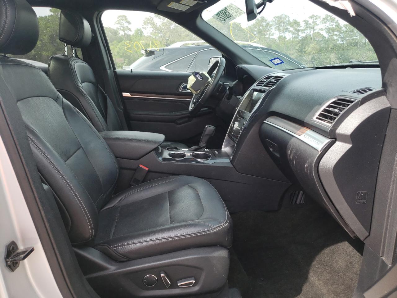 Photo 5 from auction – 2017 FORD EXPLORER L with VIN 1FM5K7F83HGC69467
