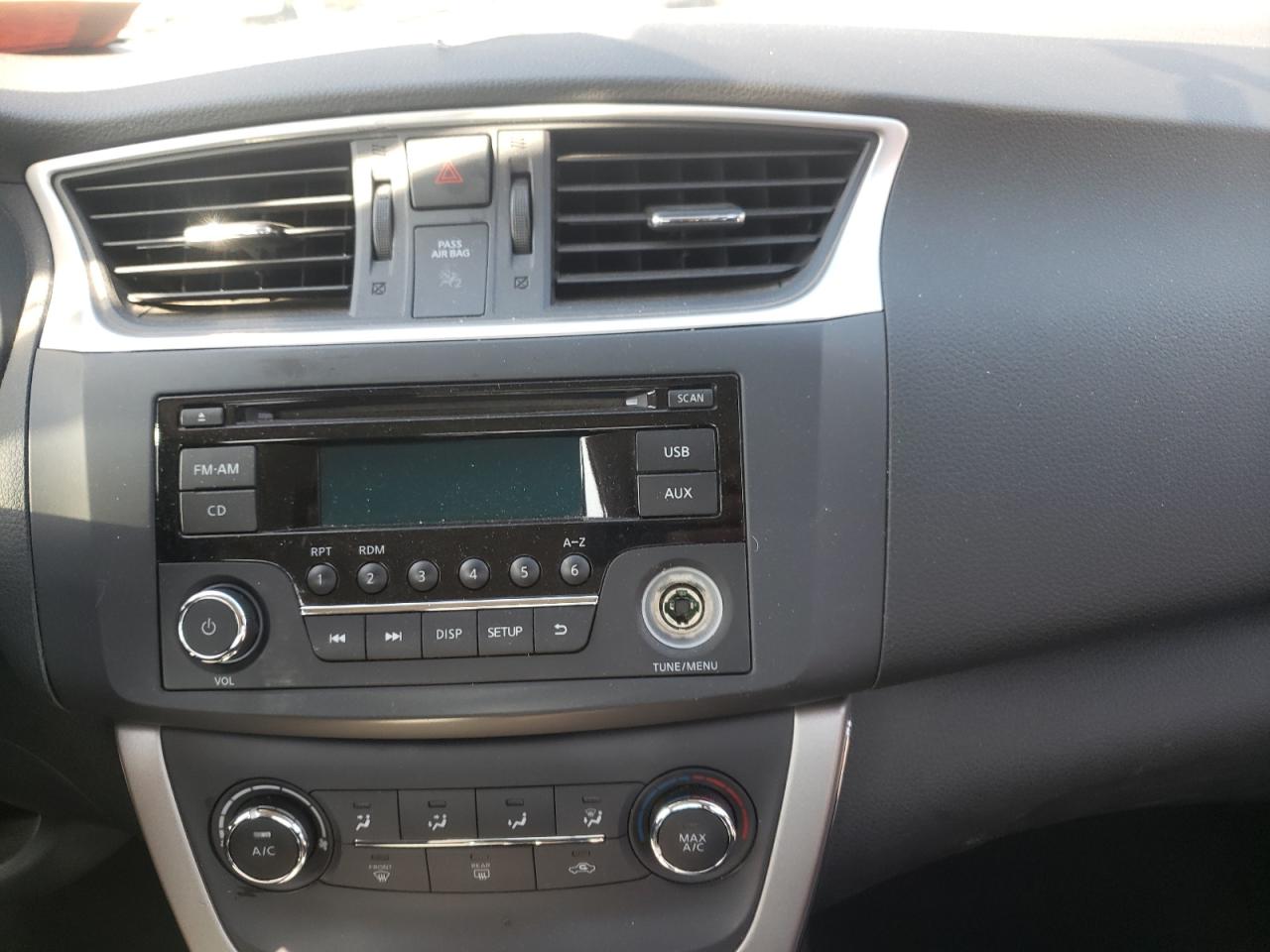 Photo 9 from auction – 2015 NISSAN SENTRA S with VIN 3N1AB7AP2FY358754
