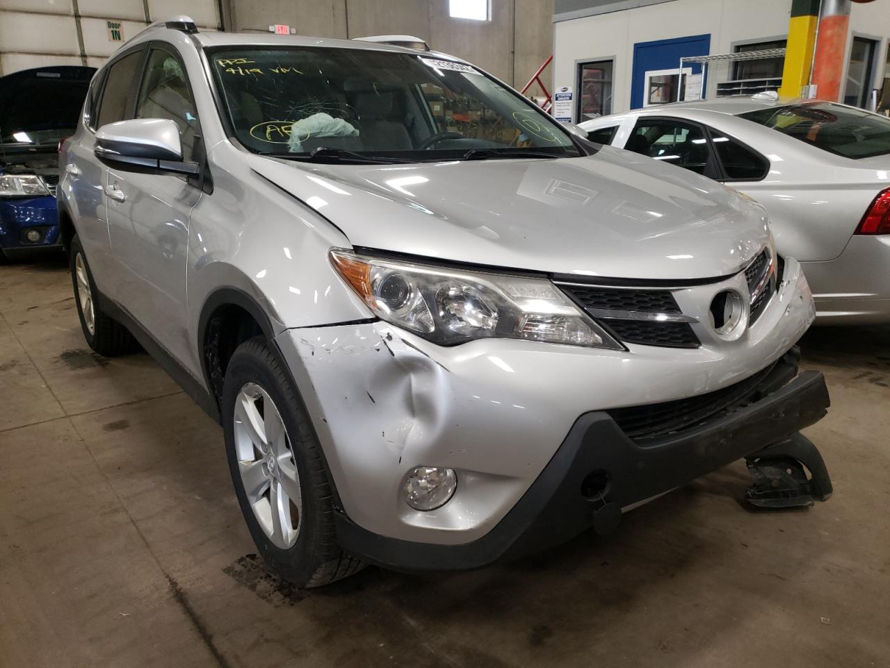 Photo 1 from auction – 2014 TOYOTA RAV4 XLE with VIN JTMRFREV8ED049557