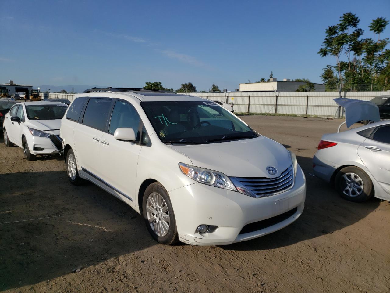 Photo 1 from auction – 2012 TOYOTA SIENNA XLE with VIN 5TDYK3DC9CS219088