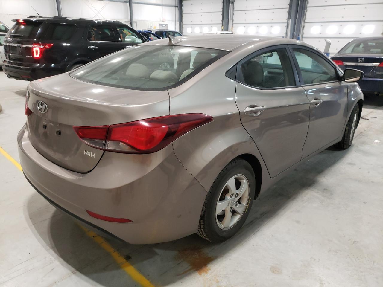 Photo 4 from auction – 2014 HYUNDAI ELANTRA with VIN 5NPDH4AE2EH520027