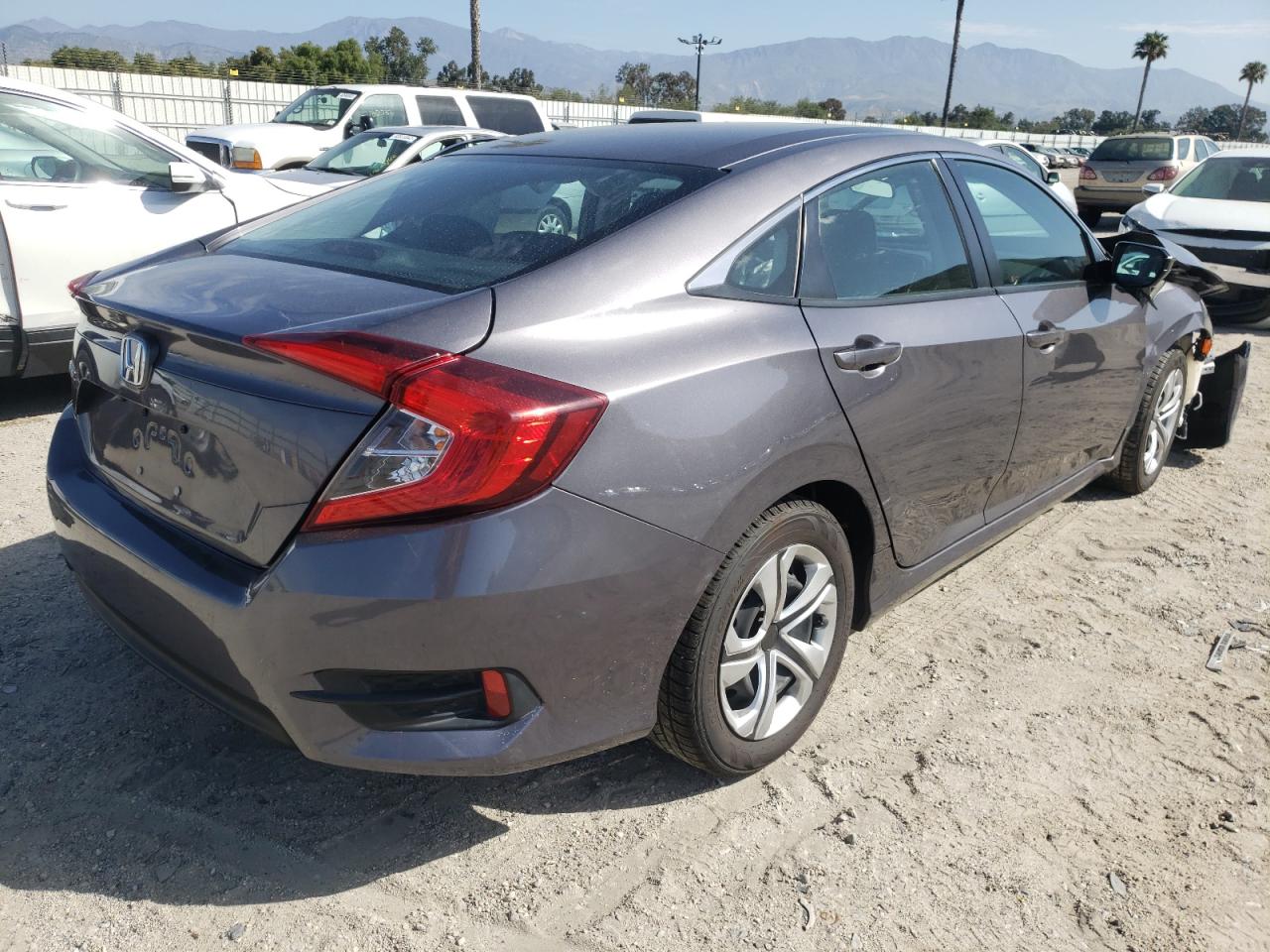 Photo 4 from auction – 2016 HONDA CIVIC LX with VIN 19XFC2F50GE224354