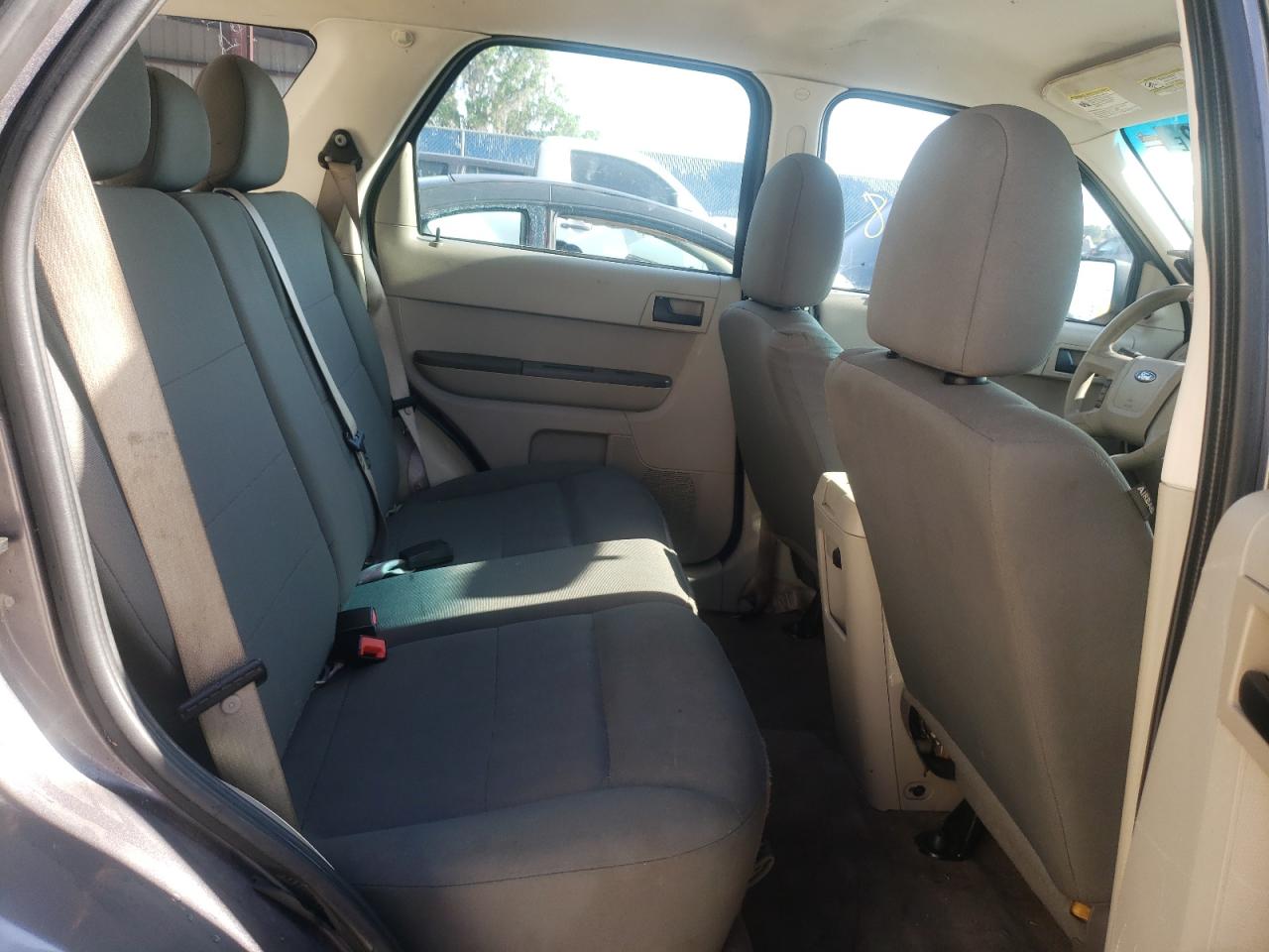 Photo 6 from auction – 2010 FORD ESCAPE XLS with VIN 1FMCU0C78AKA54464