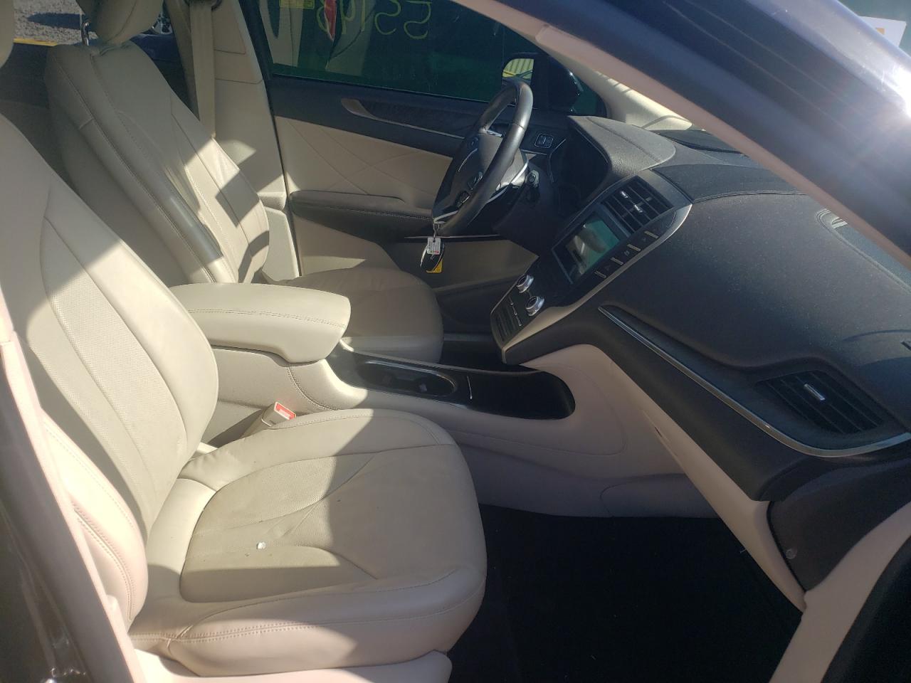 Photo 5 from auction – 2017 LINCOLN MKC RESERV with VIN 5LMCJ3C99HUL70222