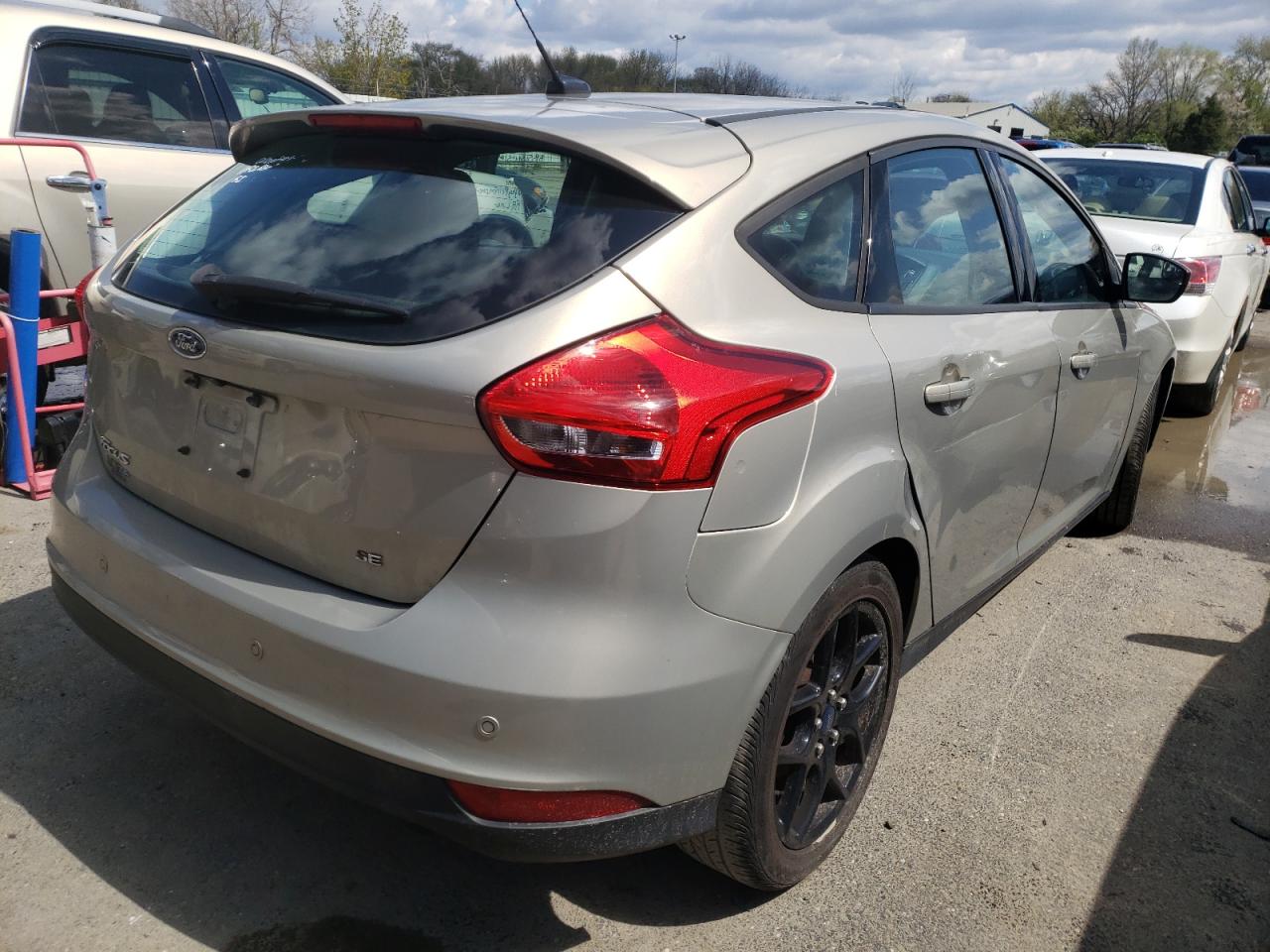 Photo 4 from auction – 2016 FORD FOCUS SE with VIN 1FADP3K29GL259744