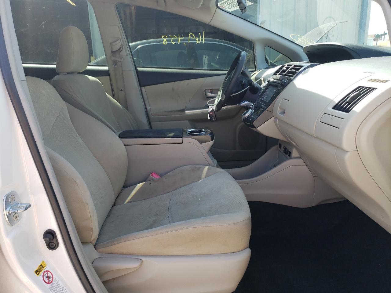 Photo 5 from auction – 2013 TOYOTA PRIUS V with VIN JTDZN3EU3D3197689