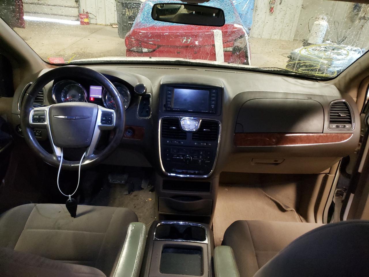 Photo 9 from auction – 2011 CHRYSLER TOWN & COU with VIN 2A4RR5DGXBR712973