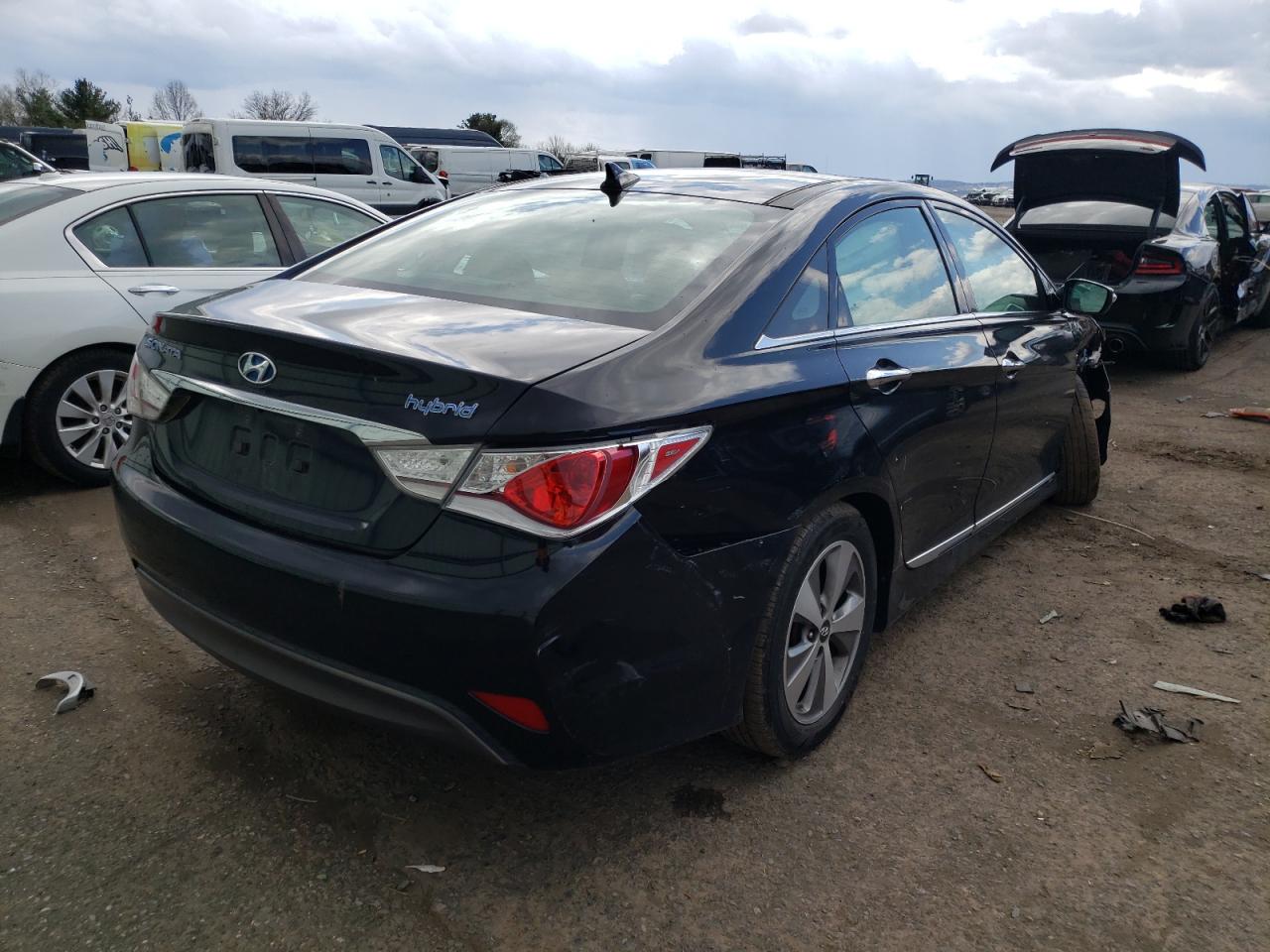 Photo 4 from auction – 2011 HYUNDAI SONATA HYB with VIN KMHEC4A46BA011020