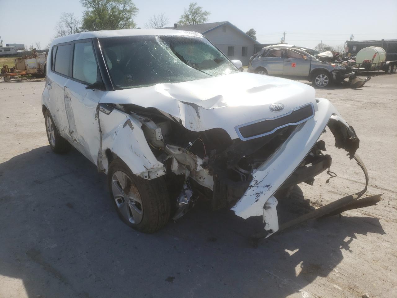 KIA SOUL 2015 with VIN KNDJN2A21F7228302 - Photo from auction