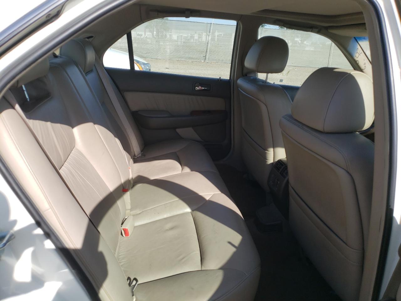 Photo 6 from auction – 2004 ACURA 3.5RL with VIN JH4KA96684C001809
