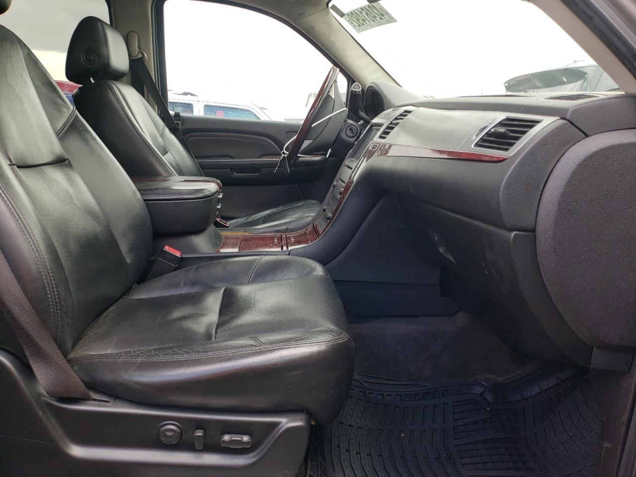 Photo 5 from auction – 2008 CADILLAC ESCALADE E with VIN 1GYFK668X8R224236