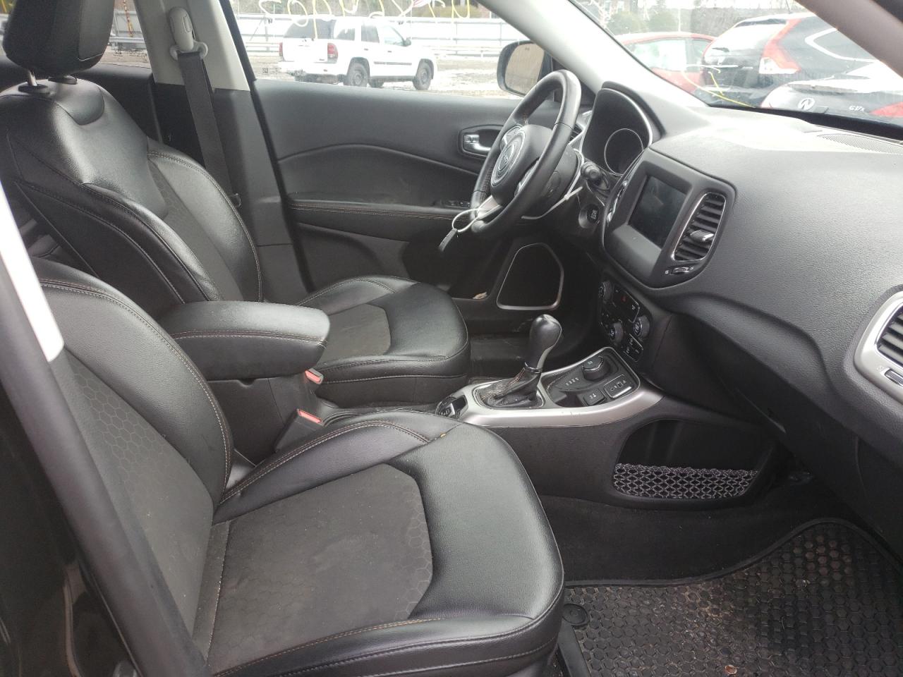 Photo 5 from auction – 2019 JEEP COMPASS LA with VIN 3C4NJDBB3KT599037