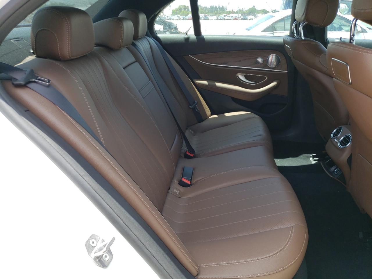 Photo 6 from auction – 2018 MERCEDES-BENZ E 300 with VIN WDDZF4JB3JA313509