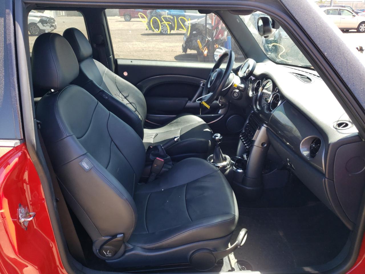 Photo 5 from auction – 2005 MINI COOPER S with VIN WMWRE33555TD99849