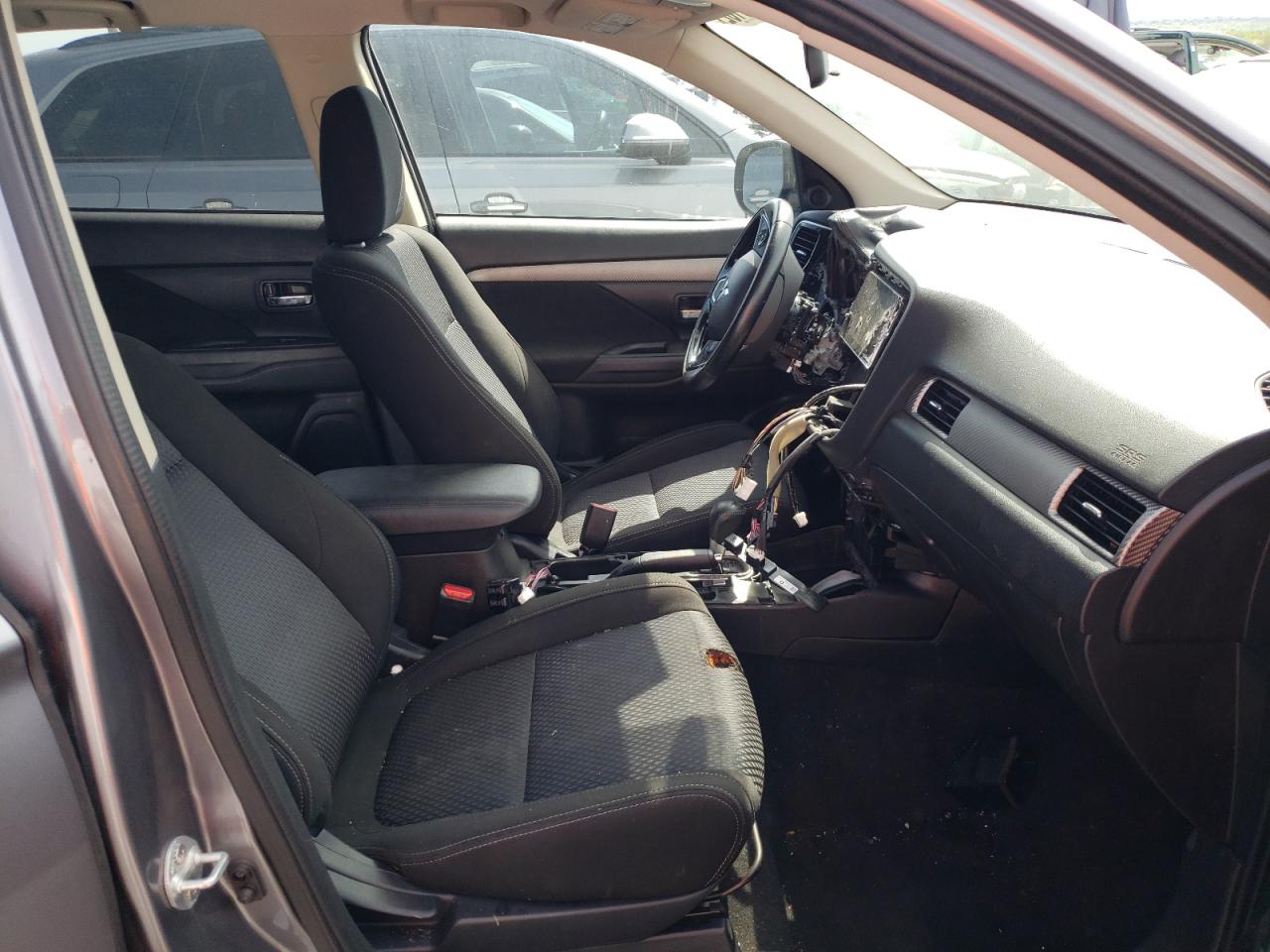 Photo 5 from auction – 2018 MITSUBISHI OUTLANDER with VIN JA4AD3A39JJ003908