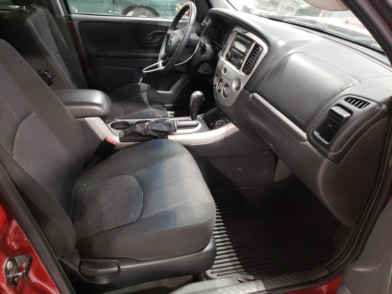 Photo 5 from auction – 2005 MAZDA TRIBUTE S with VIN 4F2YZ941X5KM53070