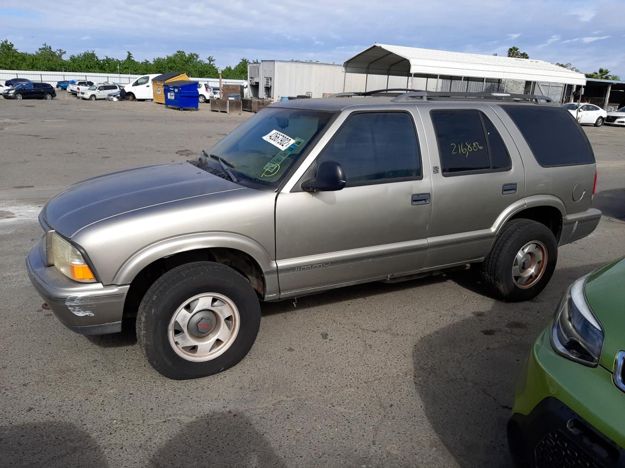 Photo 9 from auction – 1998 GMC JIMMY with VIN 1GKDT13W7W2546858