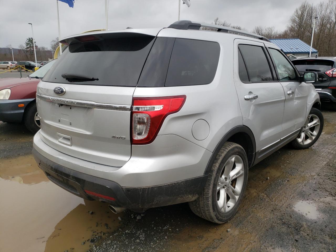 Photo 4 from auction – 2013 FORD EXPLORER L with VIN 1FM5K8F82DGC72098